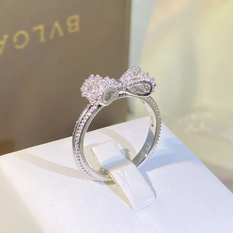 Tie Clip Silver - Fancy Bow Ring met oogverblindende CZ